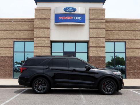 Certified 2025 Ford Explorer ST w/ Sun And Sound Package AWD/4WD image 5