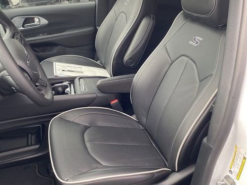 New 2026 Chrysler Pacifica Limited w/ S Appearance Package image 22