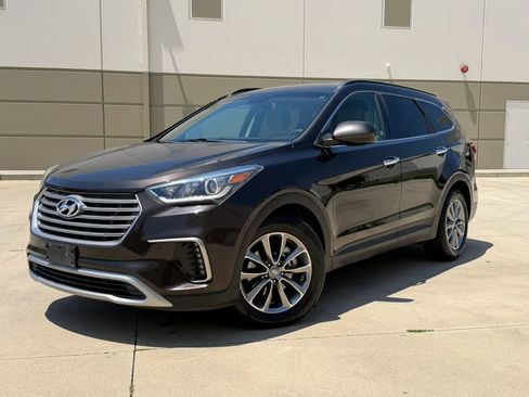 Used 2017 Hyundai Santa Fe SE FWD image 1