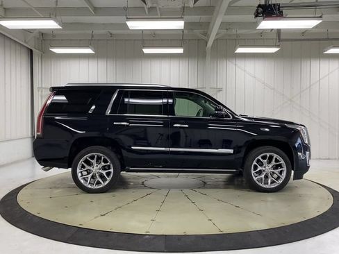 Used 2017 Cadillac Escalade Premium Luxury AWD/4WD image 9