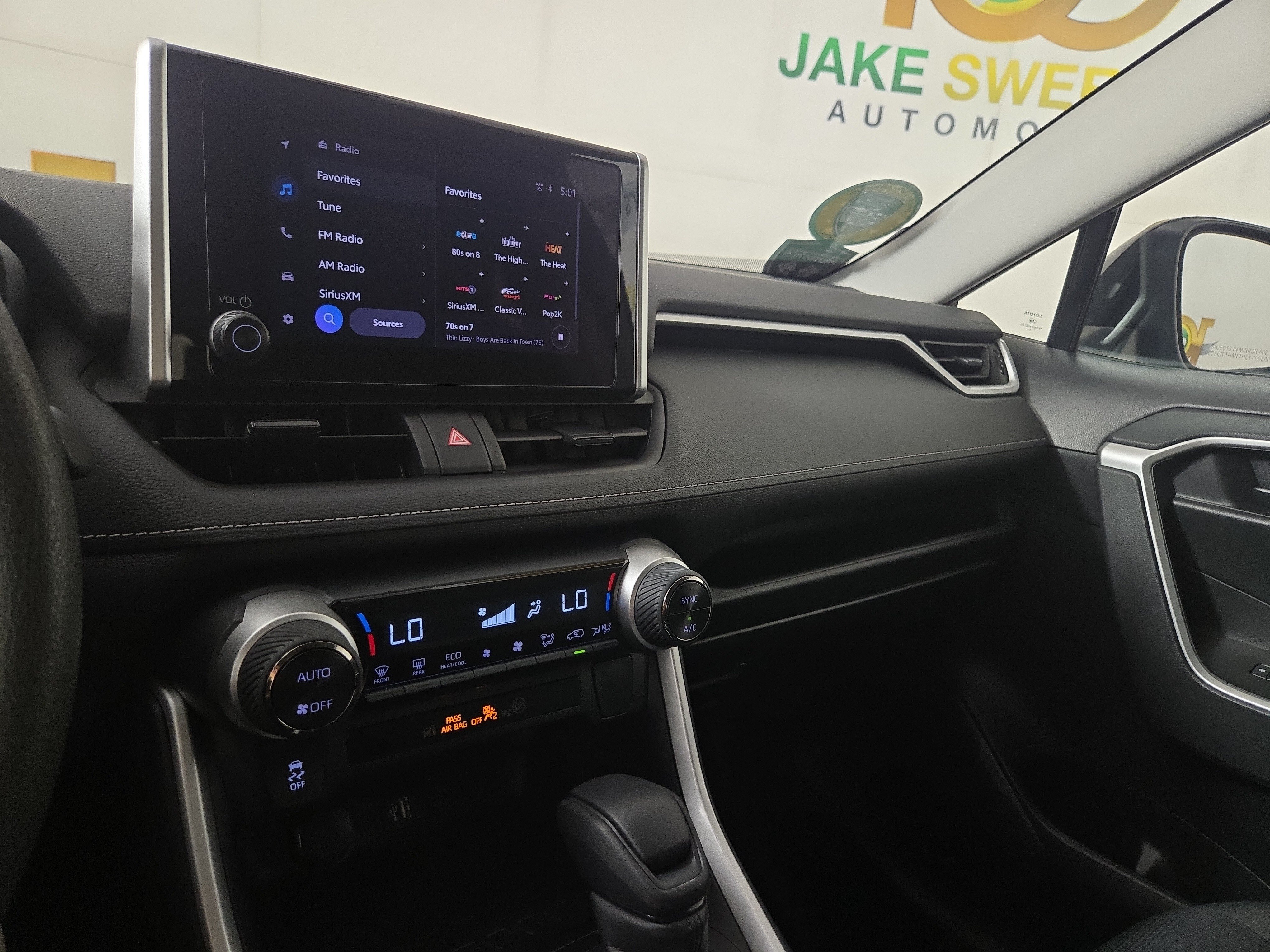Used 2024 Toyota RAV4 LE AWD/4WD image 20