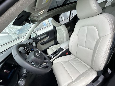 Certified 2023 Volvo XC40 B5 Plus w/ Driver Assist Package image 15