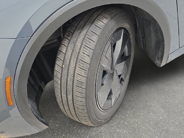Certified 2025 Toyota Prius LE FWD image 26