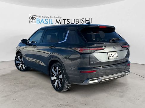 New 2025 Mitsubishi Outlander SE image 5