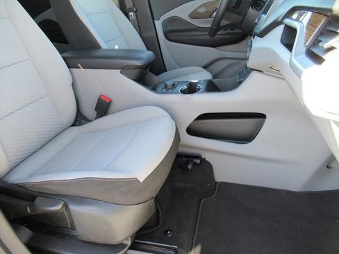 Used 2018 GMC Terrain SLE w/ Driver Convenience Package image 10