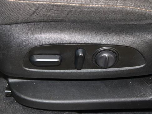 Used 2020 Chevrolet Equinox LT FWD image 18