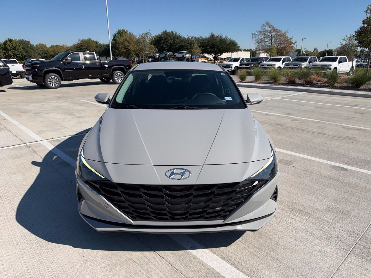 Used 2023 Hyundai Elantra SE FWD image 2