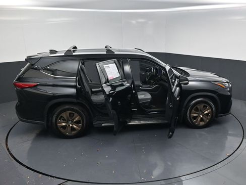 Used 2023 Toyota Highlander Bronze Edition image 25