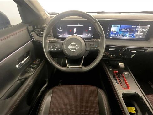 Certified 2025 Nissan Kicks SR FWD image 6