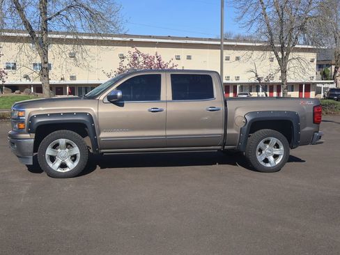 Used 2015 Chevrolet Silverado 1500 LTZ Z71 w/ LTZ Plus Package AWD/4WD image 3
