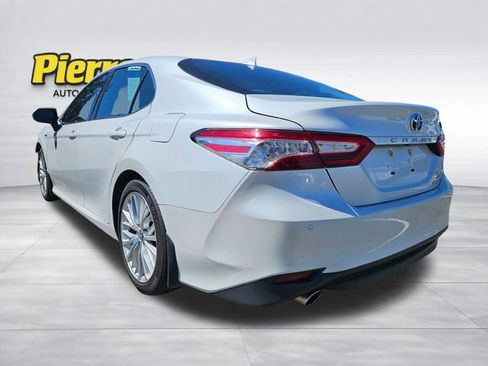Used 2018 Toyota Camry XLE FWD image 2