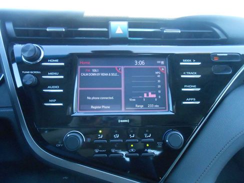 Used 2020 Toyota Camry LE FWD image 13
