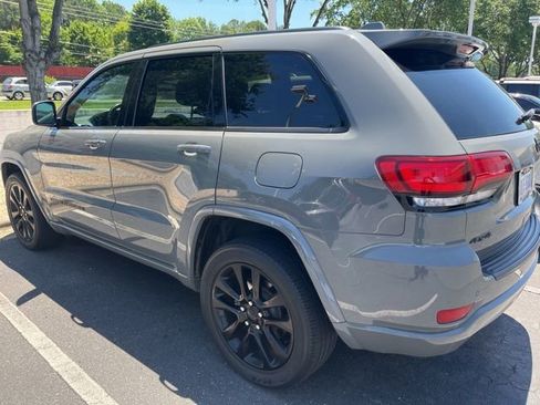 Used 2019 Jeep Grand Cherokee Altitude AWD/4WD image 4