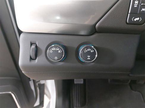 Used 2018 Chevrolet Suburban LT image 31