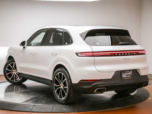 Certified 2024 Porsche Cayenne AWD/4WD image 8