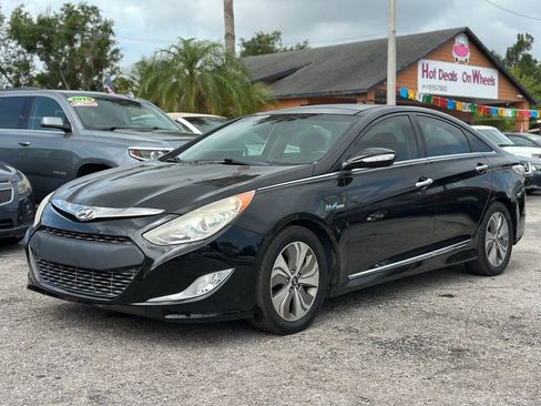 Used 2014 Hyundai Sonata Limited w/ Panoramic Sunroof Package 02 FWD image 2