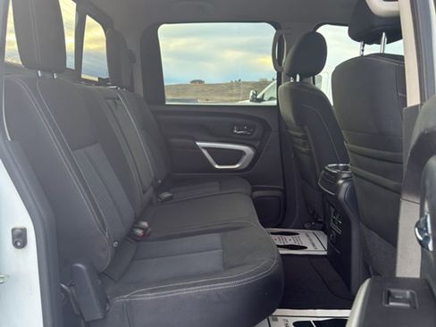 Used 2017 Nissan Titan SV image 17