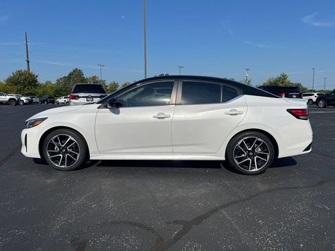 Used 2024 Nissan Sentra SR w/ SR Premium Package FWD image 3