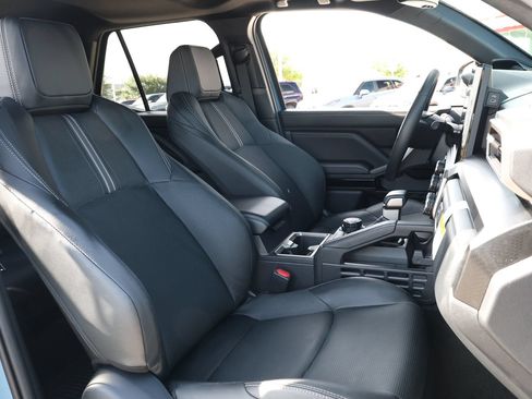 Used 2025 Toyota 4Runner Limited AWD/4WD image 33