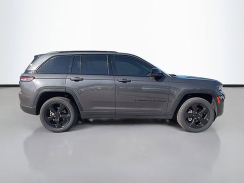 Used 2022 Jeep Grand Cherokee Altitude image 6