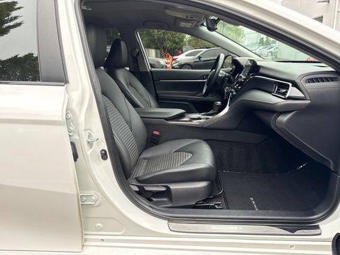 Used 2023 Toyota Camry SE FWD image 9