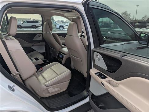 Used 2023 Lincoln Aviator Reserve w/ Equipment Group 201A image 17