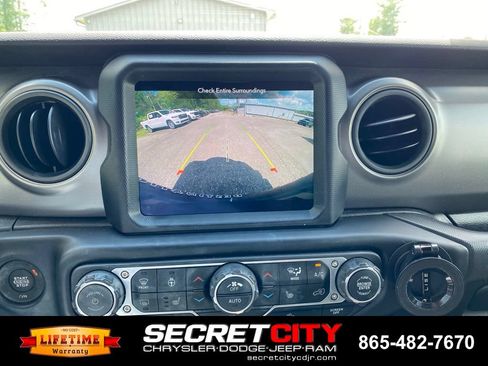 Used 2023 Jeep Wrangler Unlimited w/ Sun & Screen Package AWD/4WD image 16