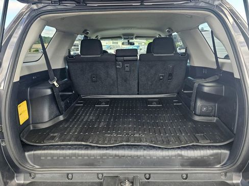 Used 2015 Toyota 4Runner SR5 AWD/4WD image 15