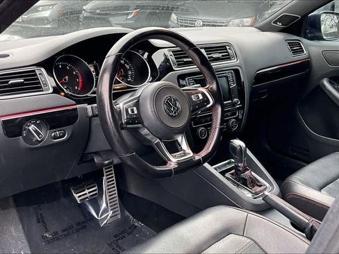 Used 2017 Volkswagen Jetta GLI image 17