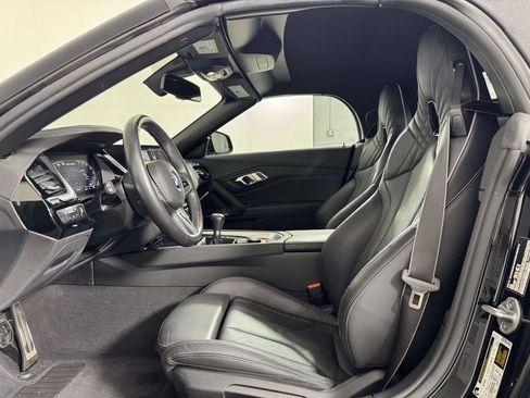 Used 2025 BMW Z4 M40i w/ Edition RWD image 4