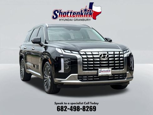 Used 2024 Hyundai Palisade Calligraphy FWD image 3
