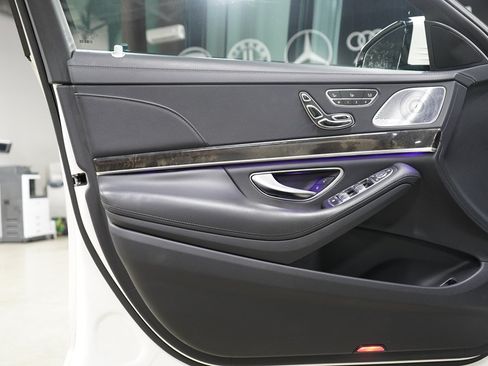 Used 2017 Mercedes-Benz S 550 Sedan w/ Premium Package image 9