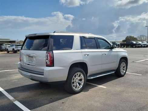 Used 2017 GMC Yukon SLE w/ SLE Value Package image 6