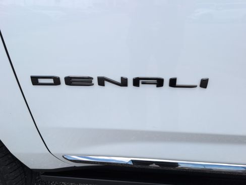 Used 2023 GMC Yukon Denali Ultimate AWD/4WD image 3