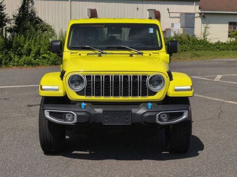 Used 2024 Jeep Wrangler Unlimited Sahara w/ Technology Group AWD/4WD image 2