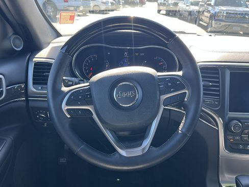 Used 2018 Jeep Grand Cherokee Overland AWD/4WD image 17