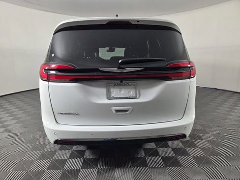 New 2026 Chrysler Pacifica Select FWD image 6