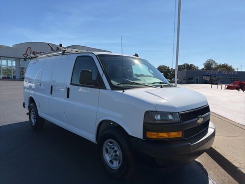 Used 2022 Chevrolet Express 2500 w/ Driver Convenience Package image 7