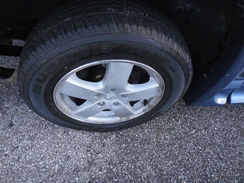 Used 2007 Dodge Grand Caravan SXT w/ Leather Interior Group image 25