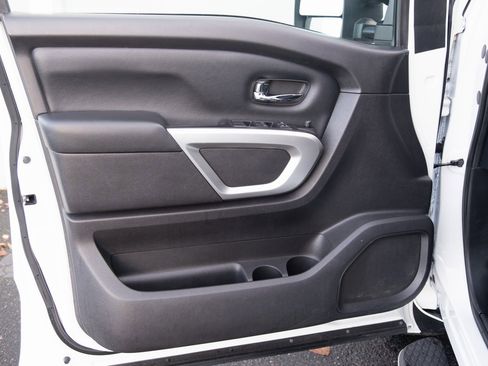 Used 2017 Nissan Titan S image 12