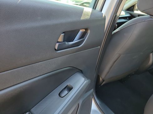 Used 2024 Nissan Altima 2.5 SV FWD image 13