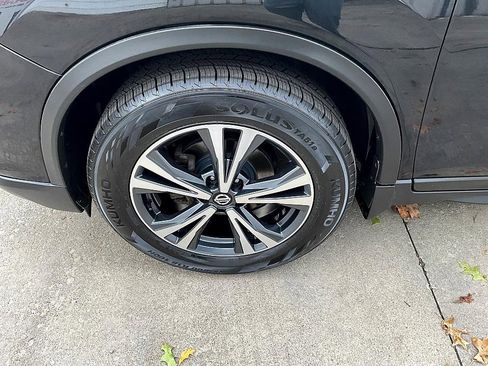 Used 2019 Nissan Rogue SV w/ Sun & Sound Touring Package image 11