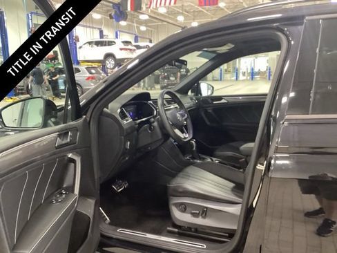 Used 2023 Volkswagen Tiguan SE R-Line AWD/4WD image 10