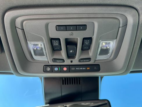 Used 2022 Chevrolet Silverado 1500 LTZ w/ LTZ Premium Package AWD/4WD image 17