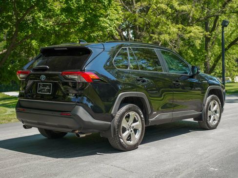 Used 2021 Toyota RAV4 XLE Premium AWD/4WD image 5