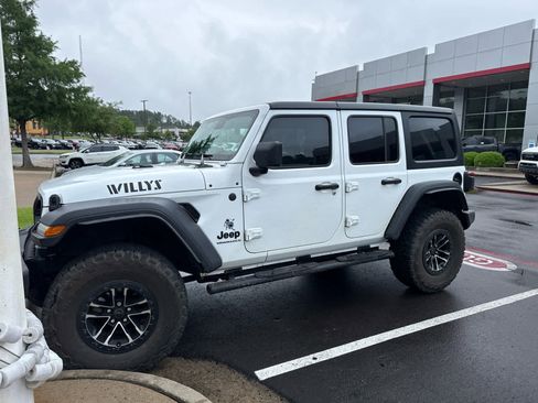 Used 2024 Jeep Wrangler Unlimited Sport AWD/4WD image 4