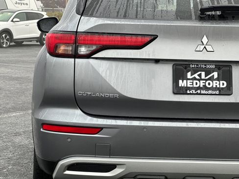 Used 2024 Mitsubishi Outlander SE image 29