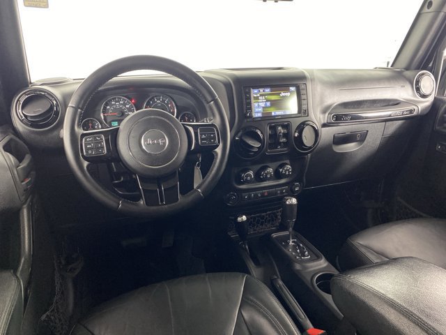 Used 2015 Jeep Wrangler Unlimited Sahara w/ Dual Top Group AWD/4WD image 17