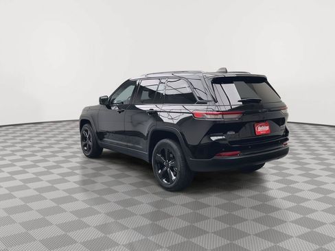 Used 2023 Jeep Grand Cherokee Limited w/ Black Appearance Package AWD/4WD image 39
