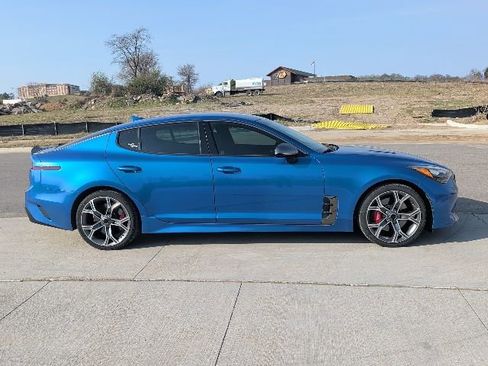 Used 2018 Kia Stinger GT image 2